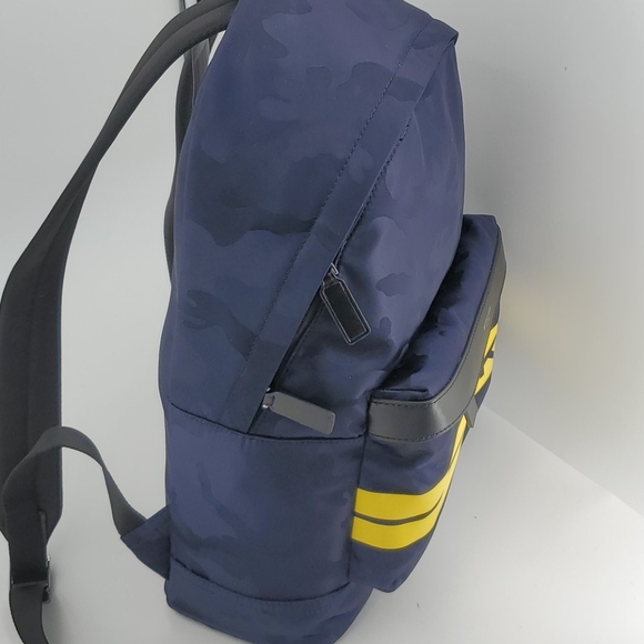 🆕️ MICHAEL KORS Camouflage Kent Backpack - Picture 3 of 7